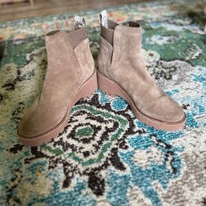 Dolce Vita Rielle Chelsea Heel Boots/Ankle booties Size 7.5 used